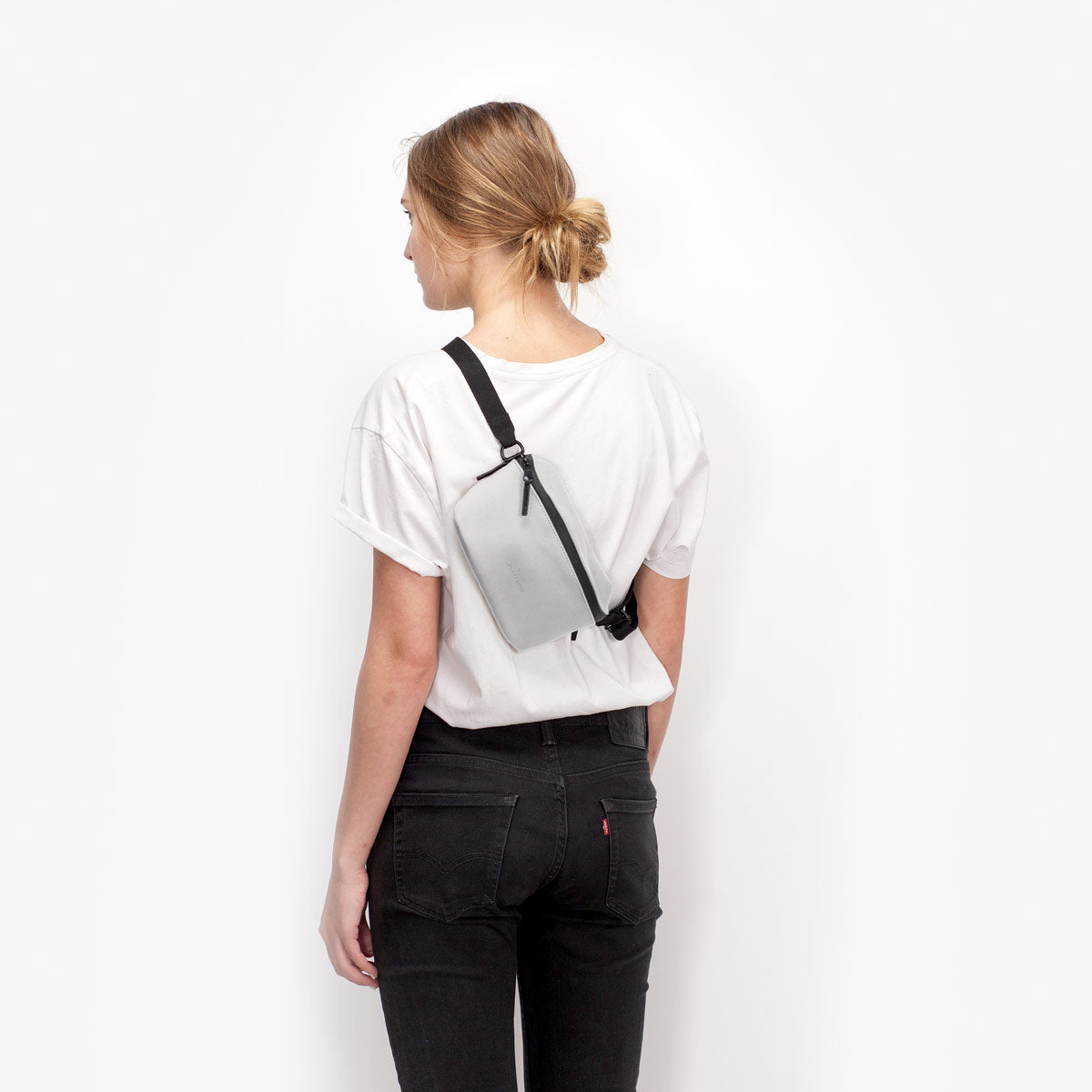 Jona Crossbody Bag - Glacier Grey / Medium